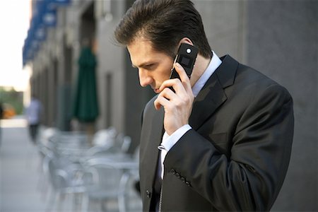 Businessman Using Cell Phone Foto de stock - Sin royalties Premium, Código: 600-01236011