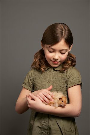 simsearch:600-01695293,k - Girl Petting Hamster Fotografie stock - Premium Royalty-Free, Codice: 600-01236605