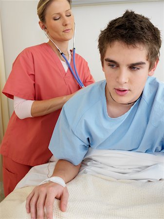 doctor with patient kids bed - Nurse Checking Boy's Heartbeat Foto de stock - Sin royalties Premium, Código: 600-01248202