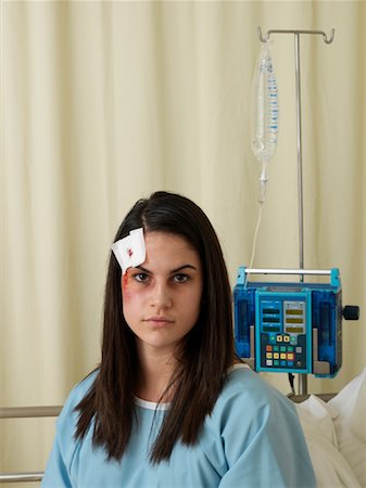 patient on bed and iv - Woman in Hospital Room with Injuries Stock Photo - Premium Royalty-Free, Code: 600-01248231