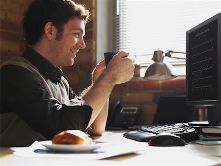 productivity - Man Looking at Graph on Computer Stock Photo - Premium Royalty-Free, Code: 600-01248243