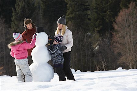 family with snowman - Family Making Snowman Stock Photo - Premium Royalty-Free, Code: 600-01248339