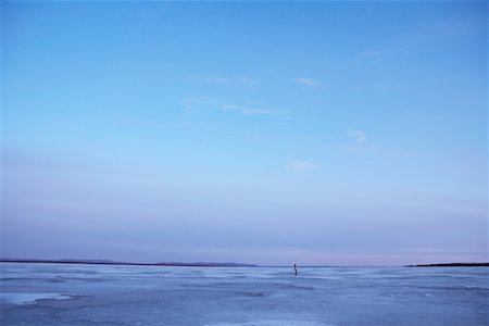 Personne patiner sur le lac gelé Photographie de stock - Premium Libres de Droits, Code: 600-01248840