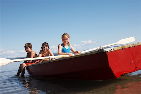 Children in Rowboat Foto de stock - Sin royalties Premium, Código: 600-01248856