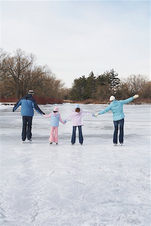 patin de hockey - Famille de patinage Photographie de stock - Premium Libres de Droits, Code: 600-01249389