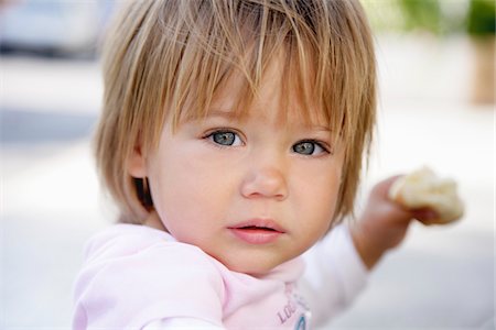 Portrait of Little Girl Foto de stock - Sin royalties Premium, Código: 600-01260122