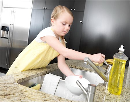 Little Girl Washing Dishes Stock Photo - Premium Royalty-Free, Code: 600-01260361