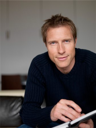 Portrait of Man with Appointment Book Photographie de stock - Premium Libres de Droits, Code: 600-01295810