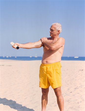 Man on Beach Applying Sunscreen Foto de stock - Sin royalties Premium, Código: 600-01296405