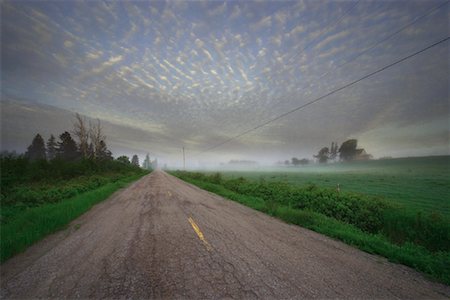 Rural Road and Fog, New Brunswick, Canada Foto de stock - Royalty Free Premium, Número: 600-01344453