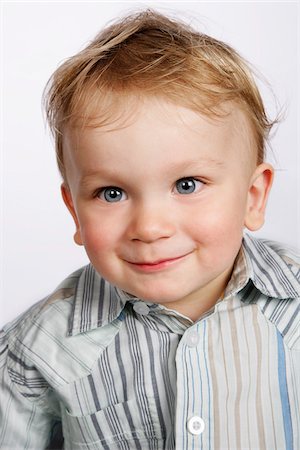 simsearch:700-02080570,k - Portrait of Boy Photographie de stock - Premium Libres de Droits, Code: 600-01344745