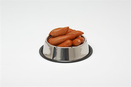 simsearch:600-01374270,k - Sausages in Dog Bowl Foto de stock - Sin royalties Premium, Código: 600-01374285