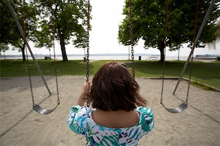 stanley park - Woman Sitting on Swing Foto de stock - Sin royalties Premium, Código: 600-01374499