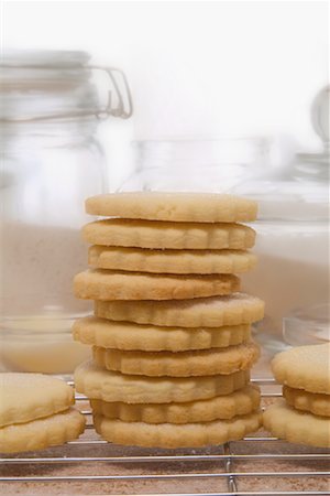 simsearch:649-06489277,k - Stack of Cookies Stock Photo - Premium Royalty-Free, Code: 600-01378619