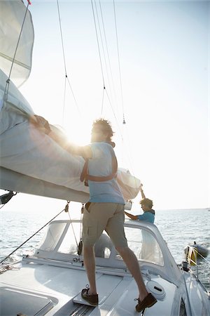 sail (fabric for transmitting wind) - People on Yacht Foto de stock - Sin royalties Premium, Código: 600-01378725