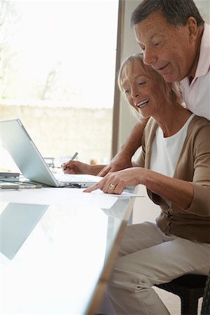 schreibtischablage - Couple Using Laptop Computer Foto de stock - Sin royalties Premium, Código: 600-01428980