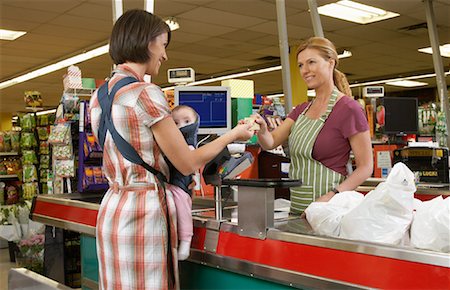 supermarket business cards - Mother with Baby at Cashier in Grocery Store Foto de stock - Sin royalties Premium, Código: 600-01429315