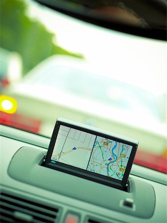 Navigation par satellite utilisée dans une voiture Photographie de stock - Premium Libres de Droits, Code: 600-01429332