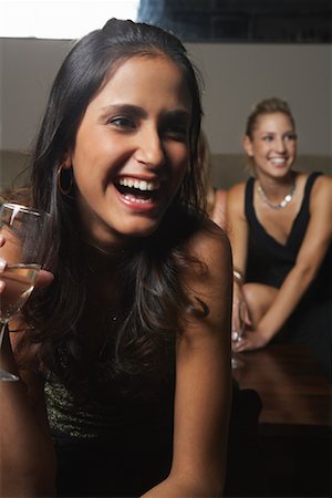 ethnic nightclub - Women at Nightclub Foto de stock - Sin royalties Premium, Código: 600-01459239