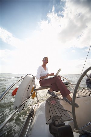 simsearch:600-01464328,k - Woman Sailing Stockbilder - Premium RF Lizenzfrei, Bildnummer: 600-01464339