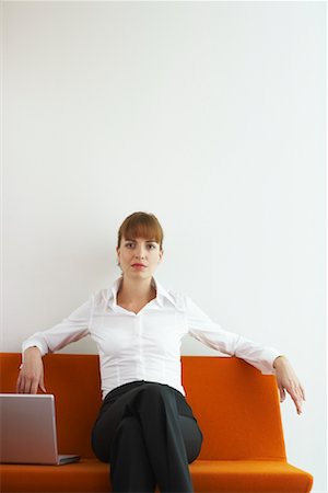 simsearch:600-01787405,k - Businesswoman on Sofa with Laptop Computer Foto de stock - Royalty Free Premium, Número: 600-01464408