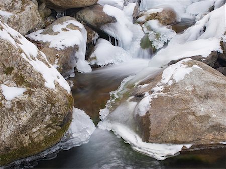 simsearch:632-06029461,k - Cours d'eau en hiver Photographie de stock - Premium Libres de Droits, Code: 600-01464561