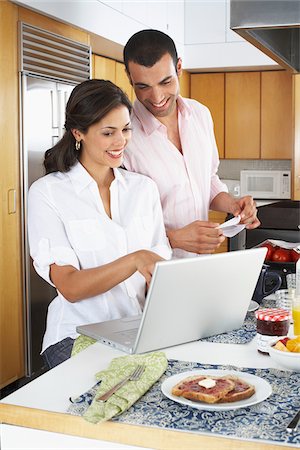 simsearch:600-01463703,k - Couple in Kitchen Foto de stock - Royalty Free Premium, Número: 600-01463686