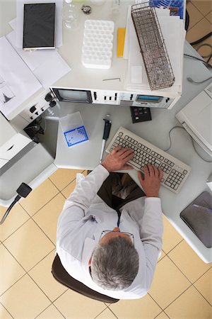 scientific data - Scientist Working in Laboratory Foto de stock - Sin royalties Premium, Código: 600-01494634