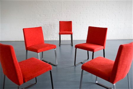 simsearch:600-01519441,k - Red Chairs Foto de stock - Royalty Free Premium, Número: 600-01519438