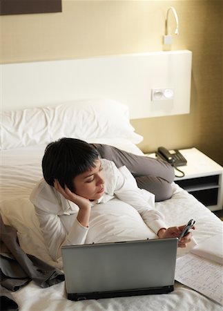 simsearch:600-01787405,k - Businesswoman Working in Hotel Room Foto de stock - Royalty Free Premium, Número: 600-01540617