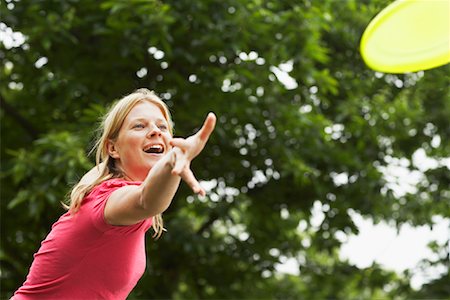people flying disc - Woman Throwing Frisbee Stock Photo - Premium Royalty-Free, Code: 600-01540688
