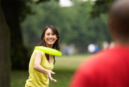 Les gens jouer au Frisbee Photographie de stock - Premium Libres de Droits, Code: 600-01540682