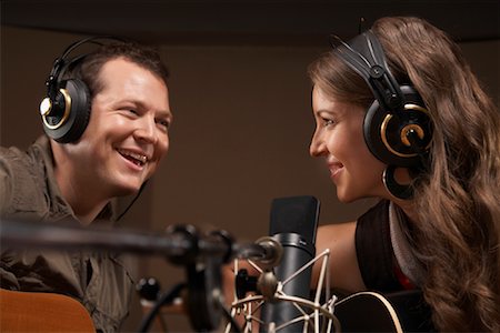 Les gens chanter en Studio d'enregistrement Photographie de stock - Premium Libres de Droits, Code: 600-01540826