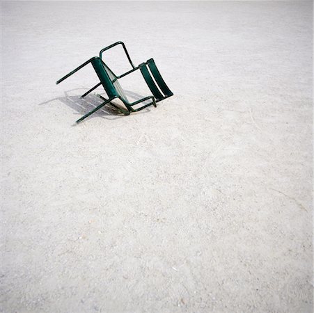 Brokent Chair, Jardin des Tuileries, Paris, France Fotografie stock - Premium Royalty-Free, Codice: 600-01540971