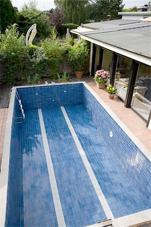 residential swimming pools - Overview of Empty Pool Stock Photo - Premium Royalty-Free, Code: 600-01575594