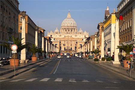 simsearch:400-05680047,k - Basilique de St Peter et le Vie della Conciliazione, Rome, Italie Photographie de stock - Premium Libres de Droits, Code: 600-01585760