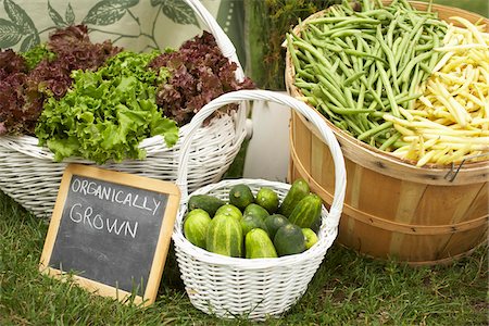 simsearch:6109-08204305,k - Vegetable Stand Stock Photo - Premium Royalty-Free, Code: 600-01586315