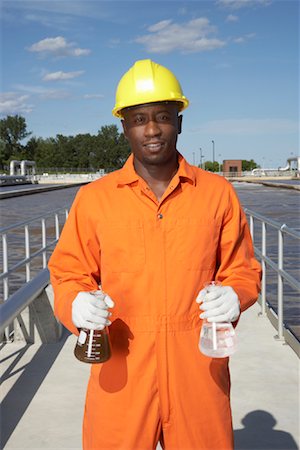 Man with Water Samples at Water Treatment Plant Foto de stock - Sin royalties Premium, Código: 600-01582124