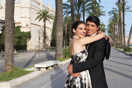 spanish male dress - Portrait de Couple en plein air Photographie de stock - Premium Libres de Droits, Code: 600-01593733