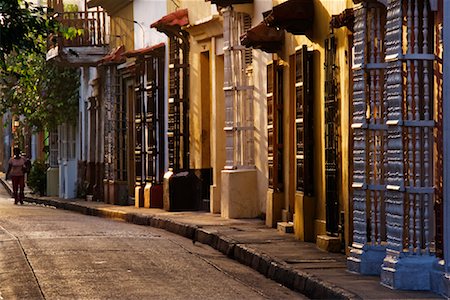 Scène de rue dans la vieille ville, Cartagena, Colombia Photographie de stock - Premium Libres de Droits, Code: 600-01593992