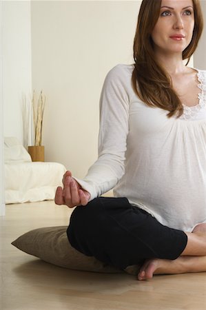 Pregnant Woman Practicing Yoga Foto de stock - Sin royalties Premium, Código: 600-01605934