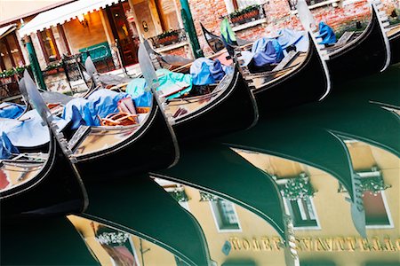 simsearch:600-00076578,k - Row of Gondolas, Venice, Veneto, Italy Foto de stock - Sin royalties Premium, Código: 600-01606467