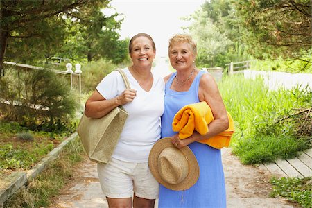 serviette de plage - Portrait of Women Photographie de stock - Premium Libres de Droits, Code: 600-01606795