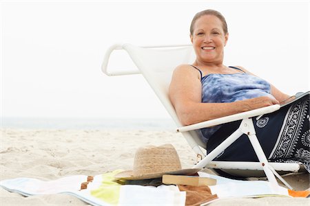 Portrait of Woman on the Beach Photographie de stock - Premium Libres de Droits, Code: 600-01606836