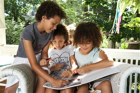 Children Drawing Picture Together Foto de stock - Sin royalties Premium, Código: 600-01614287