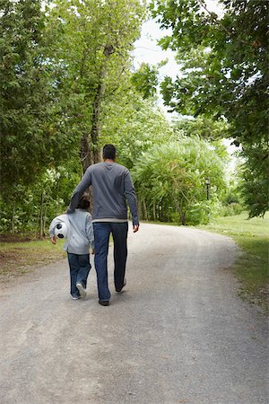 father and son walking - Father and Son Outdoors Foto de stock - Sin royalties Premium, Código: 600-01614771