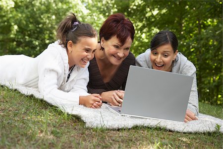 simsearch:600-02071451,k - Grandmother, Mother and Daughter Outdoors Foto de stock - Royalty Free Premium, Número: 600-01614788