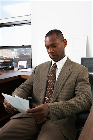 simsearch:600-02081740,k - Businessman at Desk Foto de stock - Royalty Free Premium, Número: 600-01614980