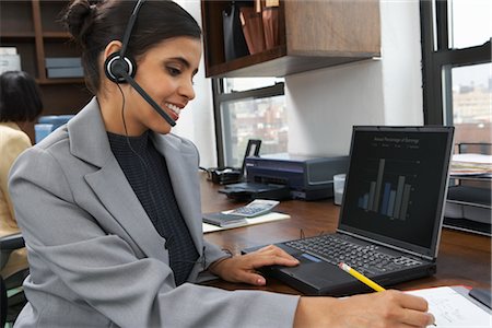 Portrait of woman in office Foto de stock - Sin royalties Premium, Código: 600-01615030