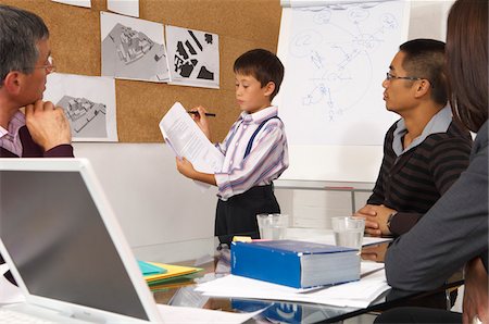 Child Leading Presentation in Office Photographie de stock - Premium Libres de Droits, Code: 600-01616434